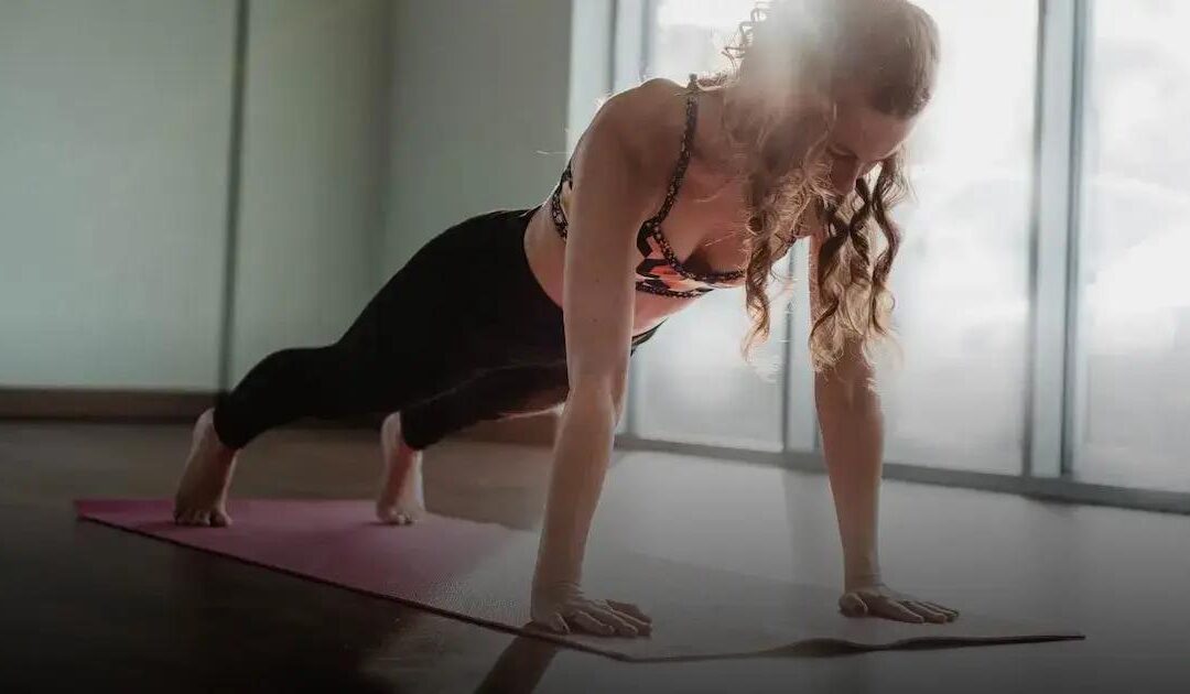 Hatha-Yoga Terapêutico: Poses para Aliviar Dores e Tensões – Guia Completo